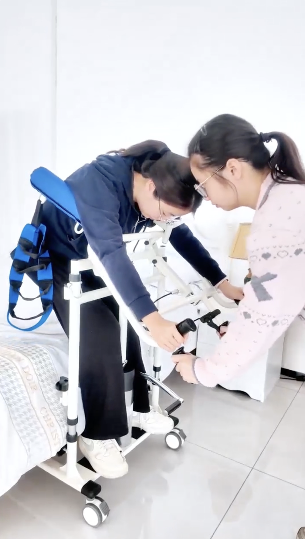 ghế-bô-vệ-sinh-nâng-di-chuyển-cẩu-152