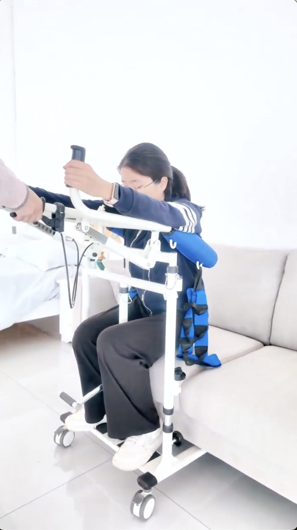 ghế-bô-vệ-sinh-nâng-di-chuyển-cẩu-153