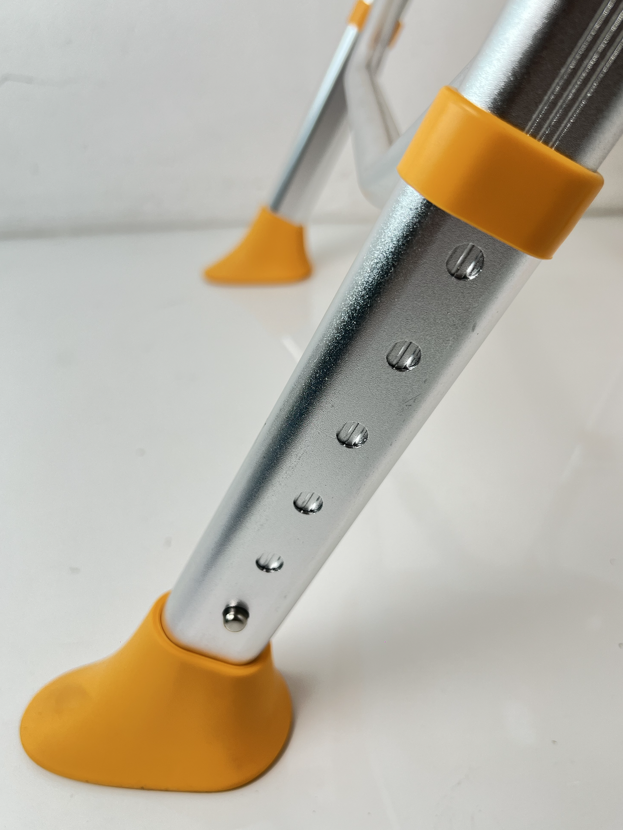 ghế-tắm-bô-vệ-sinh-gbm-026b-10